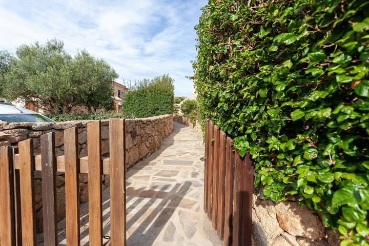 Gîte pour 2 personnes, avec jardin à Monte Petrosu - 4