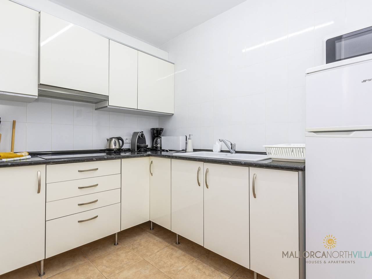 Entire apartment, Cozy apartment in Majorca with pool and Wifi, perfect for winter in Port de Pollença, Pollença