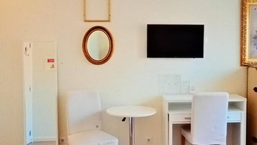 Gîte pour 2 personnes, avec jardin ainsi que vue et piscine, animaux acceptés dans Plage De La Raguette Mandelieu La Napoule - 2