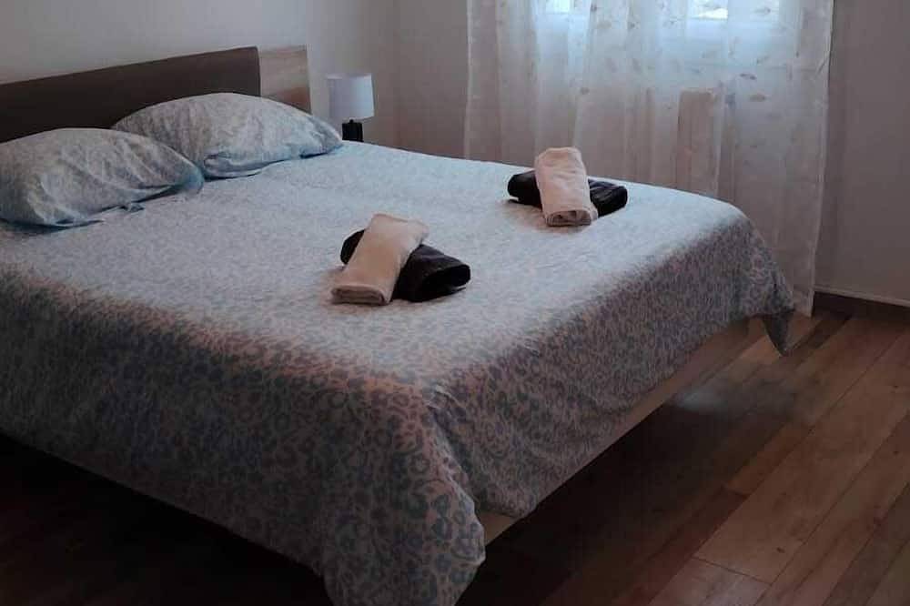 House in Rochefort with Private Pool & Ac in Rochefort-du-Gard, Nimes und Umgebung
