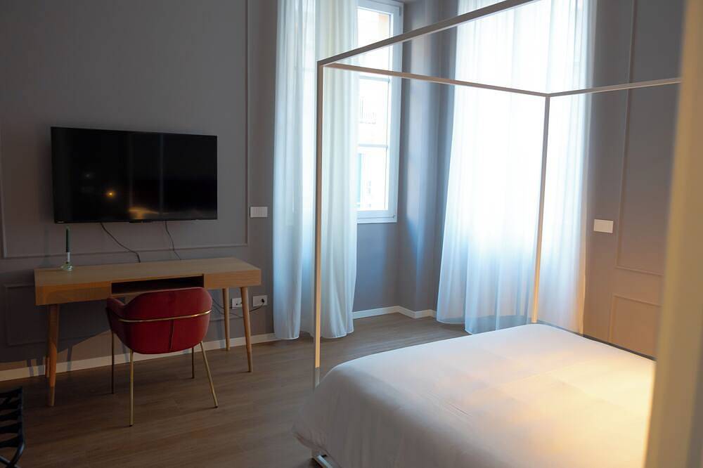 Beautiful finely furnished apartment in the heart of the city of Catania in Catania, Provincia de Catania