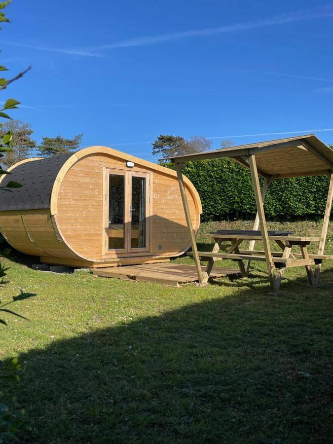 Camping pour 4 personnes, avec piscine ainsi que terrasse et jardin