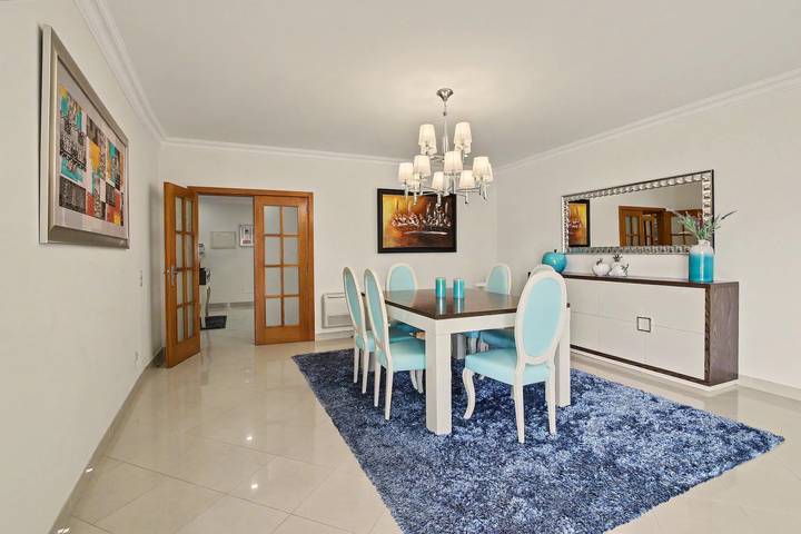 Casa Vacacional 'Brisa Do Mar Moura Beach' con Piscina Compartida, Jardín y Wi-Fi in Vilamoura, Quarteira