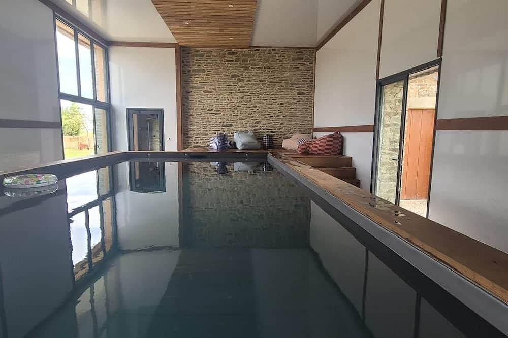 Gîte Terre - Piscine intérieure in Genêts, Baie du Mont-Saint-Michel