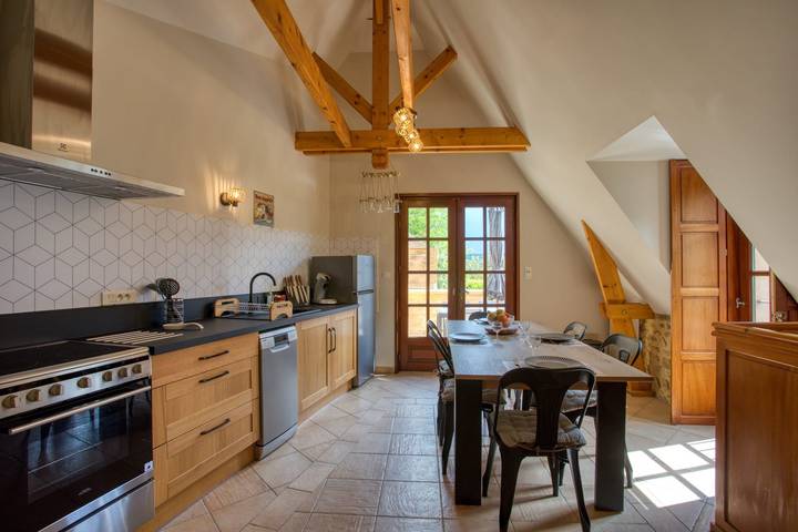 Gîte pour 4 personnes, avec jardin ainsi que terrasse et jacuzzi à Vitrac - 2