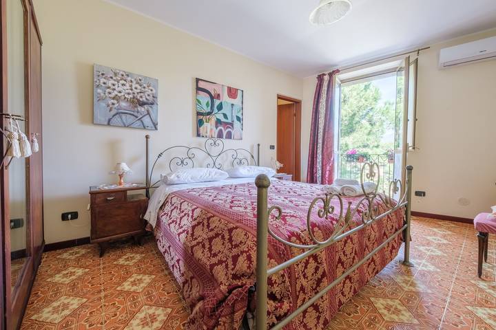 Holiday Home 'Tommaso E Martina' with Mountain View, Wi-Fi and Air Conditioning in Savoca, Messina Provinsen