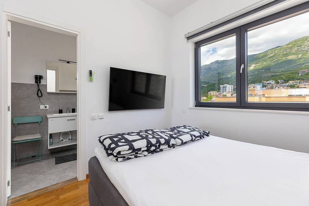 Ganze Wohnung, Panorama Meerblick Strand, Pool Wellness Luxus 3Br in Bečići, Opština Budva
