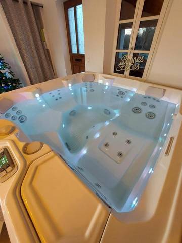 Gîte pour 4 personnes, avec jardin ainsi que jacuzzi et piscine dans Ladon