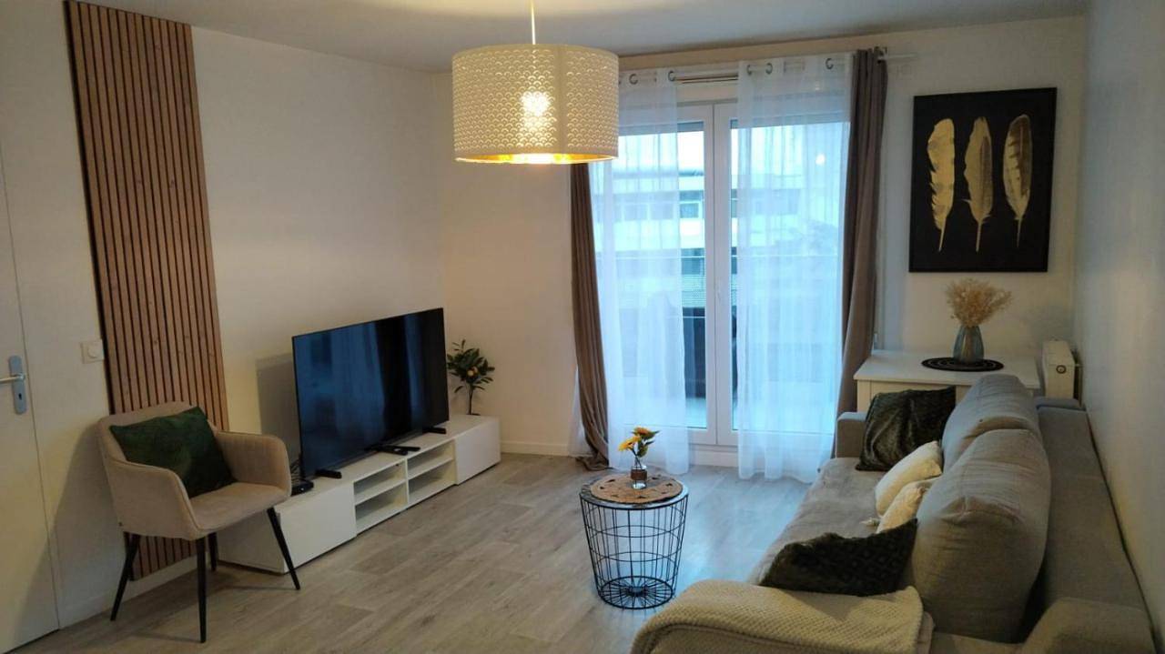 Appartement entier, One-Bedroom Apartment in Villeneuve-la-Garenne, Hauts-de-Seine