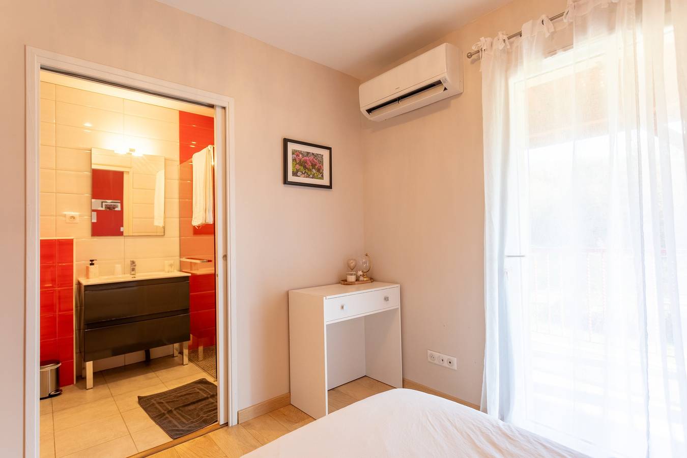 Chambre d’hôtes « Chambre - Joubarbe » avec vue montagne, Wi-Fi et climatisation in Aroue-Ithorots-Olhaïby, Région de Bayonne