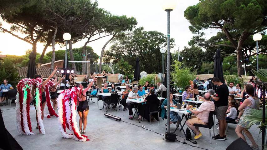 Camping für 6 Personen, mit Terrasse in Hyeres - 3