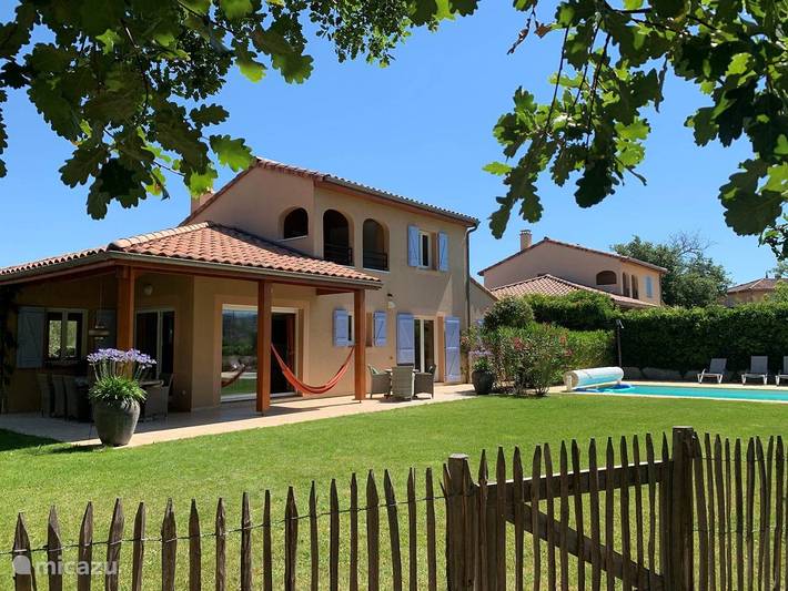 Gîte pour 8 personnes, avec piscine
