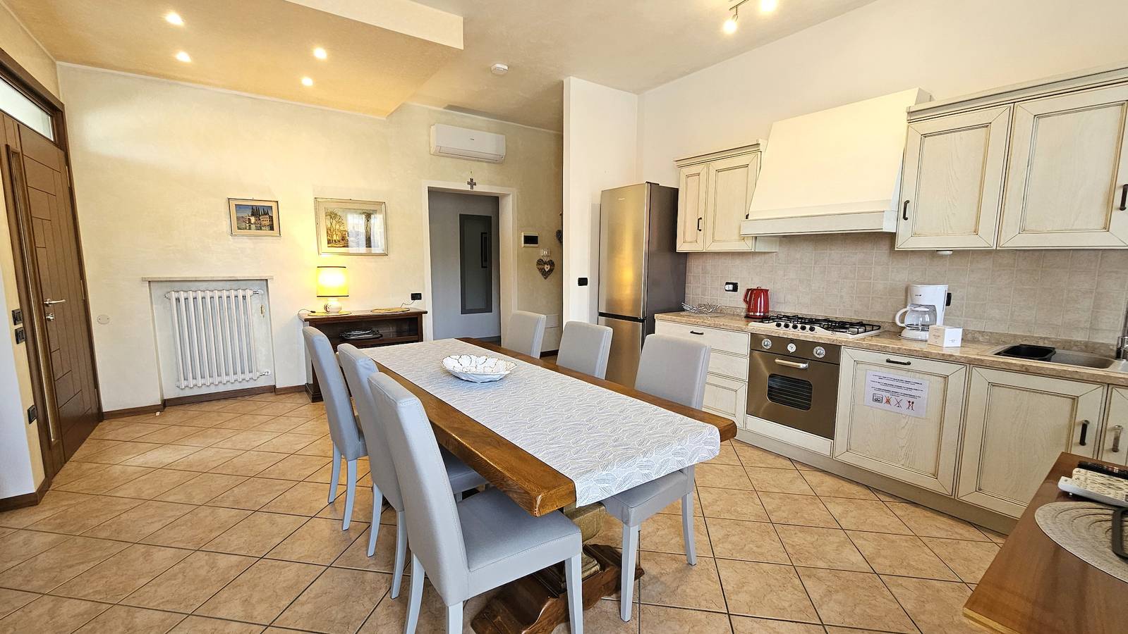 Regarda - "Villa Harmony" mit privat Pool und Garten in Colà, Lazise