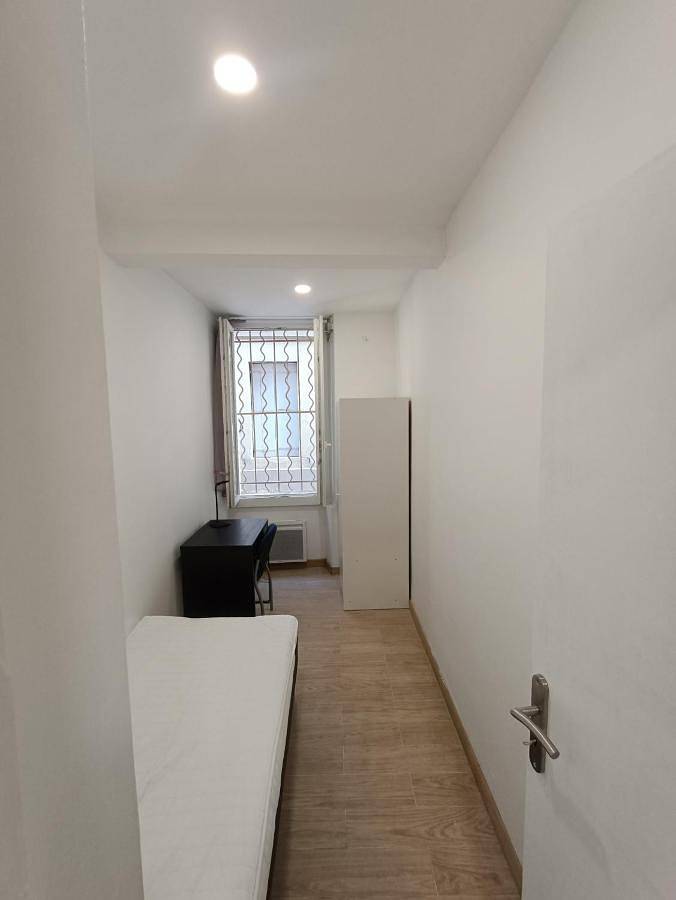 Appartement entier, T3 rénové avec cour, Intra Muros Avignon in Avignon, Vaucluse