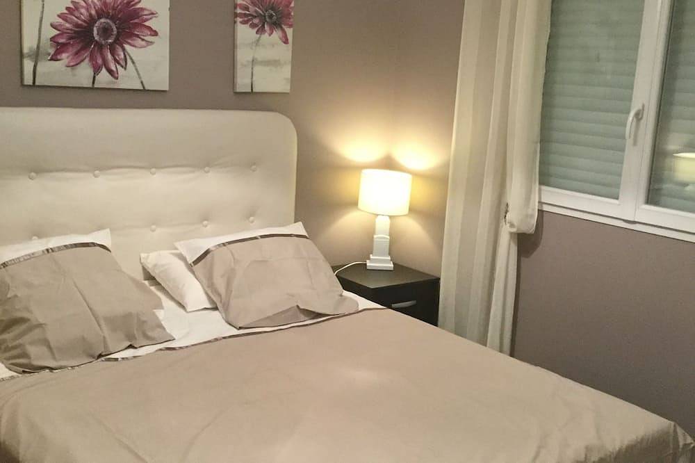 The Provence cicada in Saint-Paul-Trois-Châteaux, Nyons region