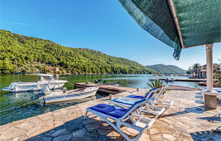 Ganze Ferienwohnung, Gemütliche Ferienwohnung mit Terrasse in der Nähe von Ston – 2 km von der Küste und dem Stadtzentrum entfernt in Ston, Dubrovnik-Neretva