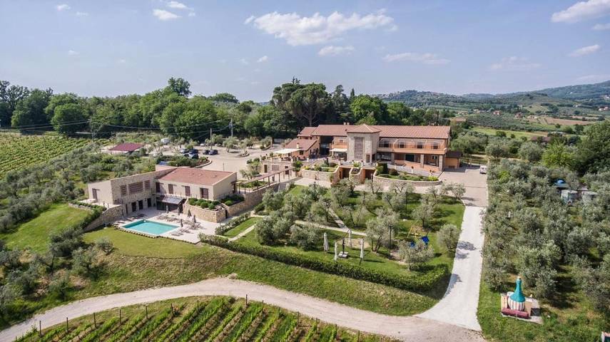 Appartamento per 2 persone, con Idromassaggio e Terrazza nonché Giardino e Piscina a San Gemini