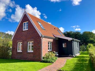 Ferienhaus für 4 Personen, mit Garten und Terrasse in Nesse