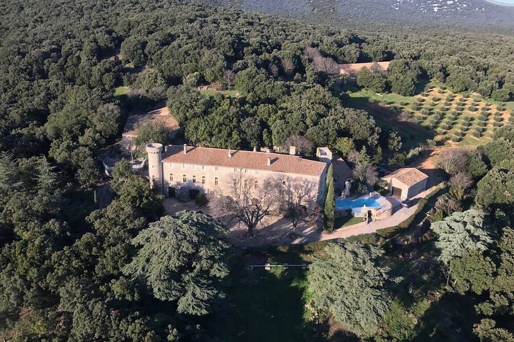 Appartement entier, Appartement 4 chambres dans un château du 16ème siècle in Viols-le-Fort, Côte méditerranéenne (France)