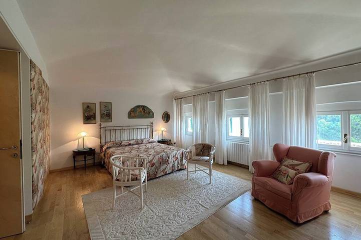 ** Last Minute ** Villa Doria 10P by Villasretreats, waterfront, air conditioning, near the Cinque Terre in Spiaggia di Arenella, Porto Venere Municipio