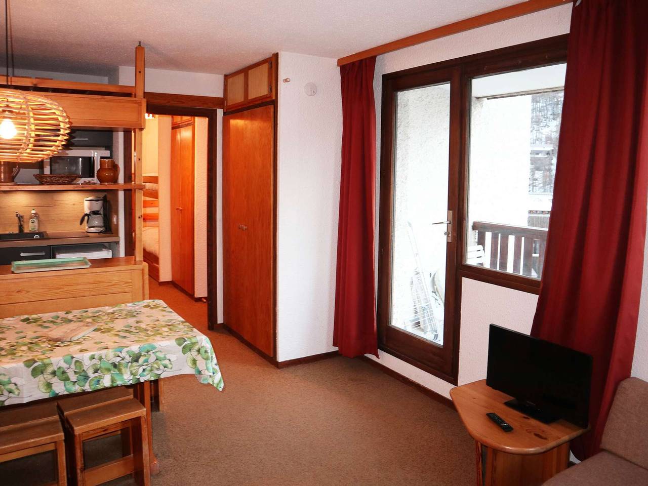 Entire apartment, Apartment for 6 people in Les Orres, direct access to slopes in Les Orres, Écrins National Park