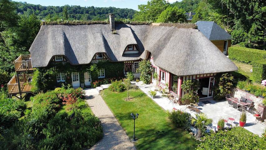Chambre d’hôte pour 2 personnes, avec jardin ainsi que piscine et sauna à Genneville
