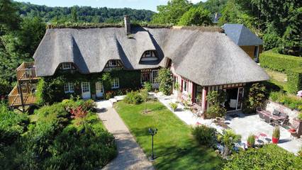 Cottage pour 2 personnes, avec piscine ainsi que jardin et sauna à Genneville