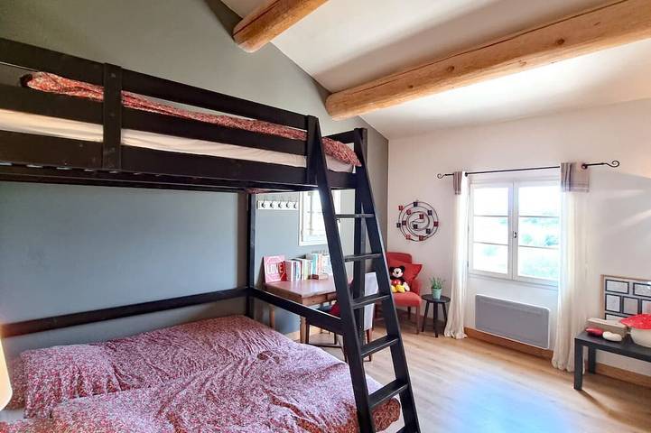 Location de vacances pour 10 personnes, avec terrasse, animaux acceptés à Pougnadoresse - 3