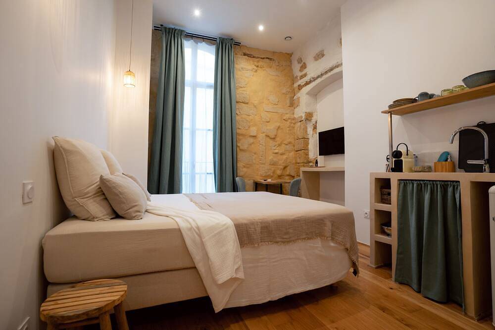 Ganze Wohnung, Studio-Ensuite-Blick auf den Hof in Salon-de-Provence, Mittelmeerküste (Frankreich)