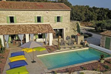 Maison d’hôte pour 10 personnes, avec jardin et jacuzzi à Orgnac-l'Aven