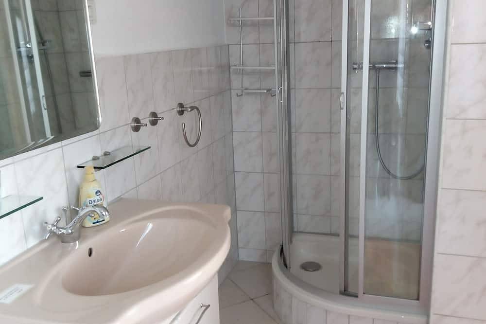 Bungalow with wintergarden, terrace, barbeque area, parking space, pet welcome in Niederwiesa, Chemnitz (region)