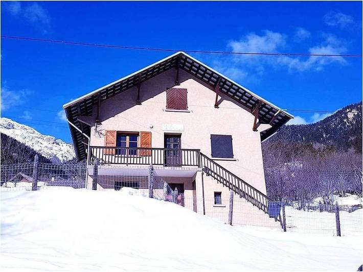 Location de vacances pour 9 personnes, avec vue et jardin à Saint-Martin-de-Queyrières
