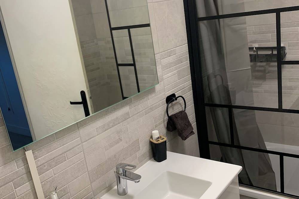 Entire apartment, Cosy apartment near Cdg airport and Villepinte exhibition center in Aulnay-sous-Bois, Seine-Saint-Denis