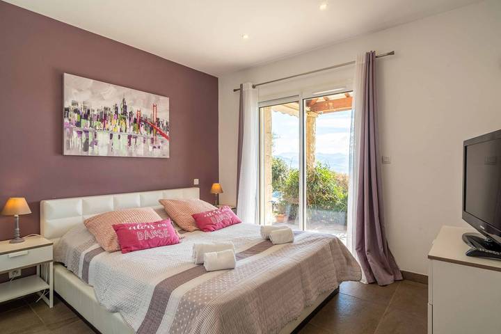 Gîte pour 8 personnes, avec piscine, animaux acceptés à Olmeto - 3