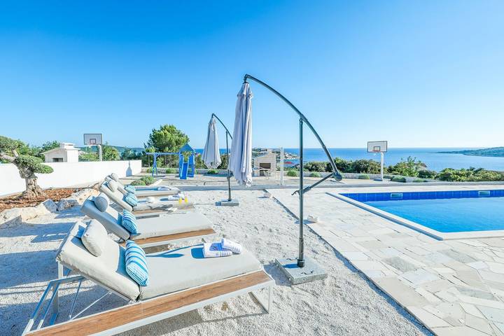 Villa pour 8 personnes, avec jacuzzi ainsi que jardin et terrasse à Sevid - 3