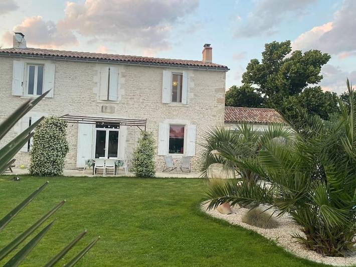Location de vacances pour 10 personnes, avec Terrasse ainsi que Jardin et Piscine à Saint-Vivien - 4