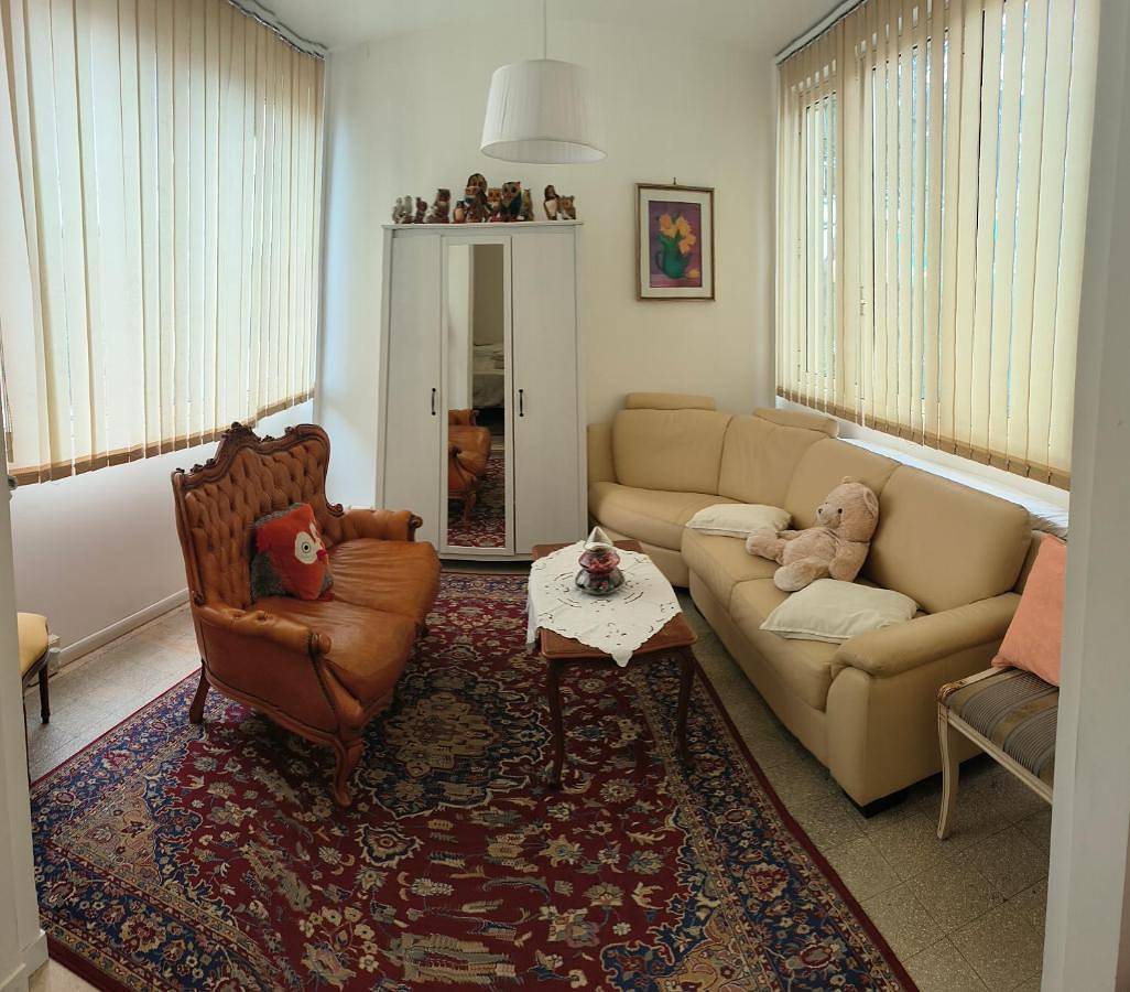 Single Room in Eur (Roma), Roma