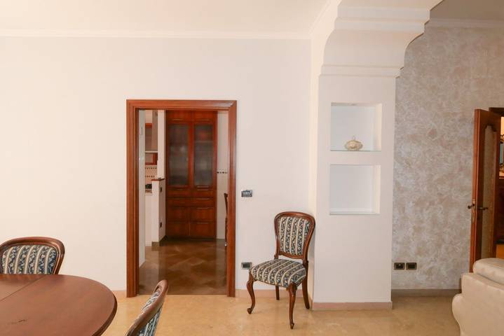 Appartement entier, Appartement de vacances pour 6 personnes avec balcon/terrasse in Pescara, Province de Pescara
