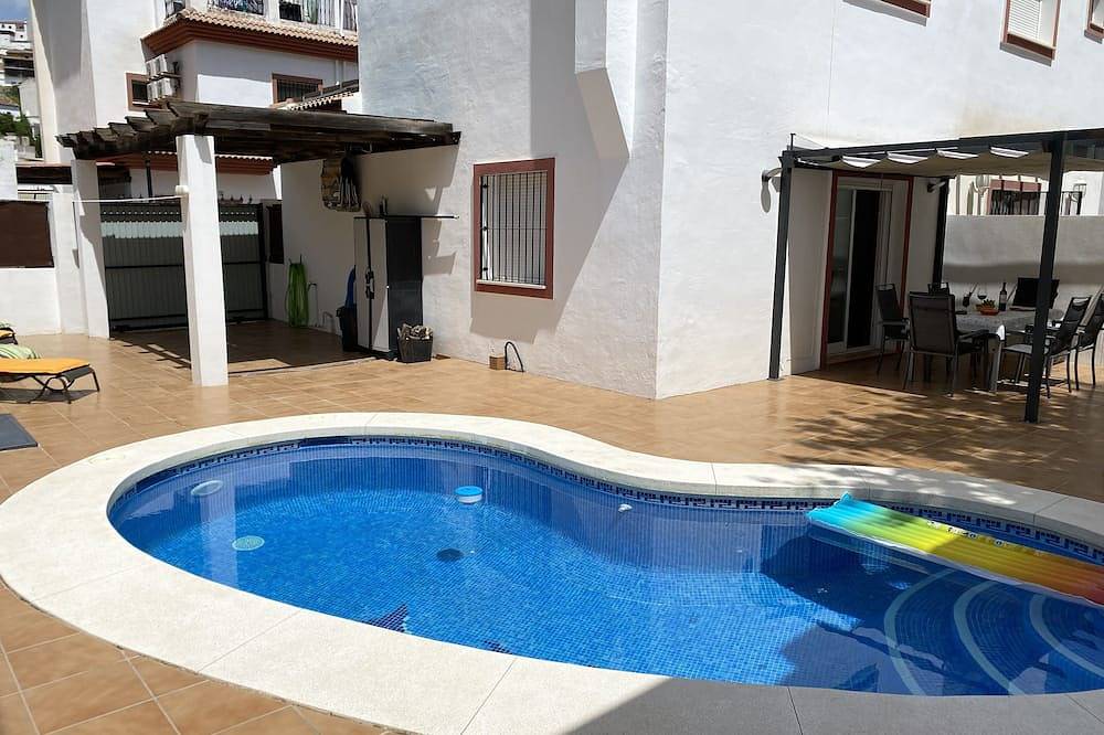 Townhouse situated in a small mountain village in Tolox, Sierra de las Nieves