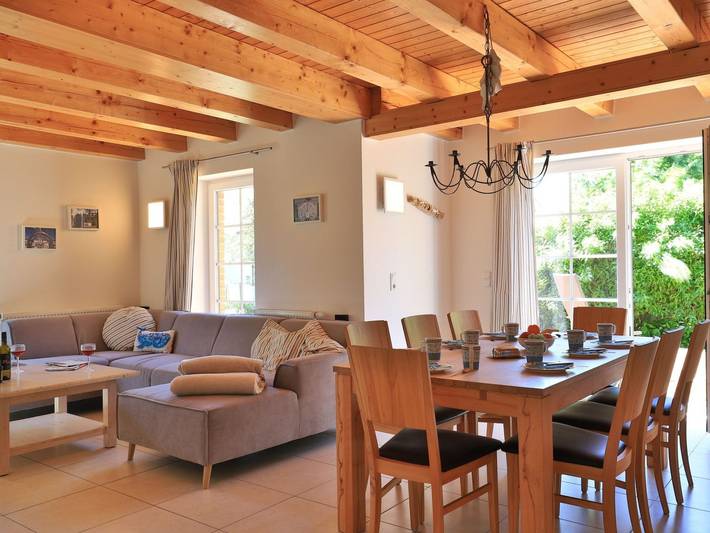 Ferienwohnung für 8 Personen, mit Terrasse und Garten sowie Sauna, kinderfreundlich in Groß Schwansee