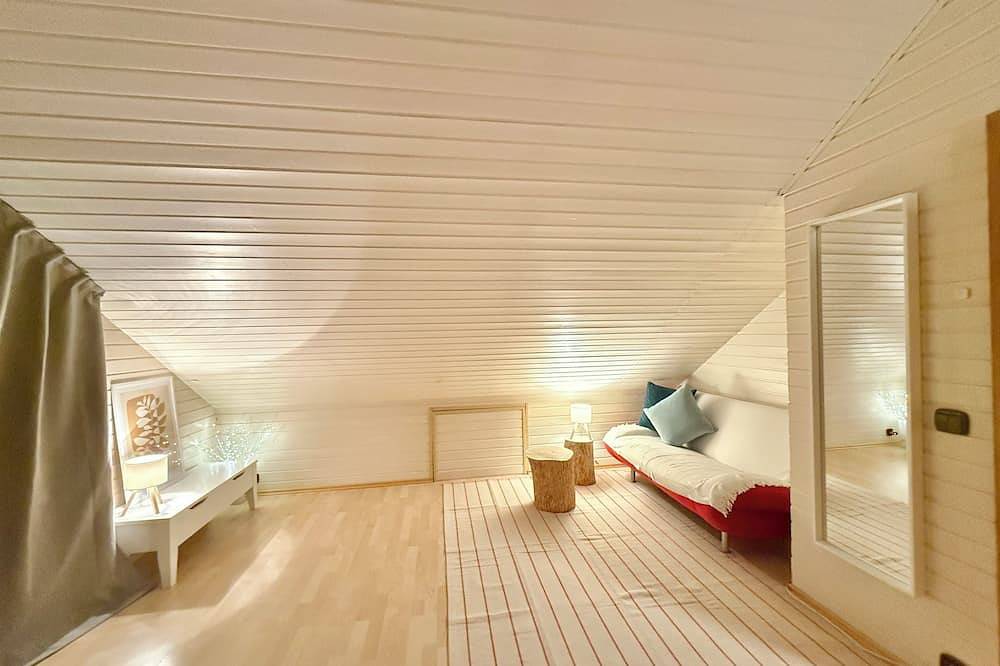 Ganze Wohnung, H&H Home - Cosy Rooftop Apartment with Loggia in Sindelfingen, Landkreis Böblingen