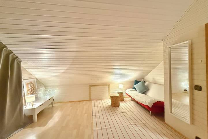 Ganze Wohnung, H&H Home - Cosy Rooftop Apartment with Loggia in Sindelfingen, Landkreis Böblingen