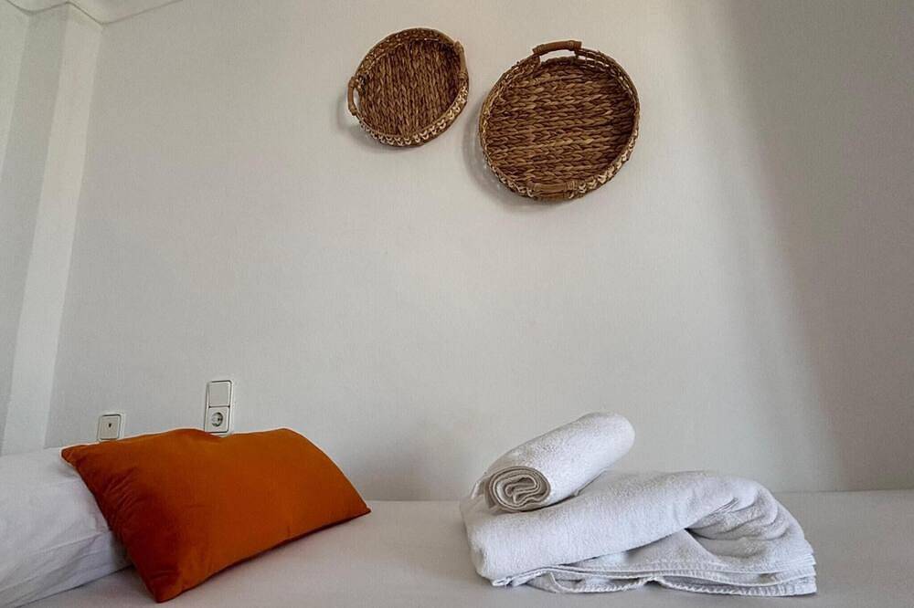 Apartment 'Vista Jardi5C' with Sea View, Wi-Fi and Air Conditioning in Cala Portinatx, Sant Joan de Labritja