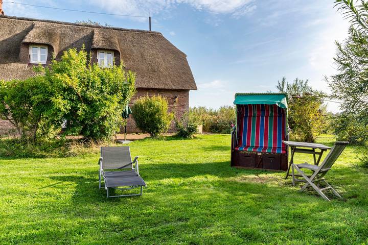 Ganze Wohnung, Ferienwohnung „Fewo Leuchtturm“ mit Gemeinschaftsgarten und Terrasse und WLAN in Nordfriesische Inseln (Schleswig-Holstein) (Schleswig-Holstein), Pellworm