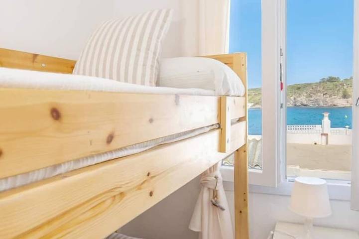 Appartement entier, Ponent - Beachfront Apartment, Coastal Retreat in Mahón, S'Albufera des Grau