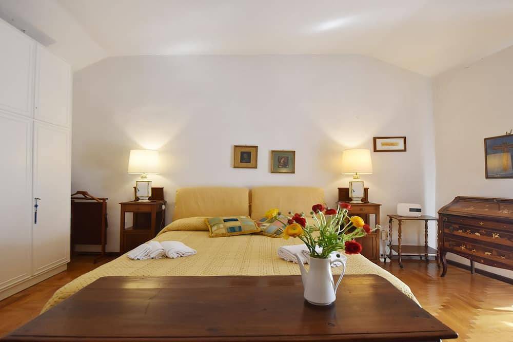 Entire apartment, Top-Roof Large Apartment In Spoleto City Center, Quiet And Cozy To Feel At Home in Spoleto, Perugia Province