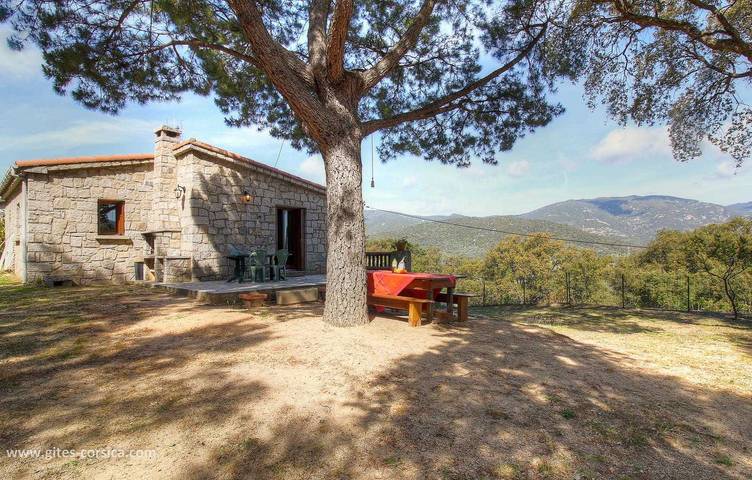 Gîte pour 4 personnes, avec terrasse ainsi que vue et jardin - 1