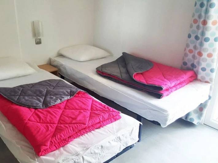 Camping pour 4 personnes, avec bassin pour enfant ainsi que piscine et terrasse à Saint-Cyprien - 4