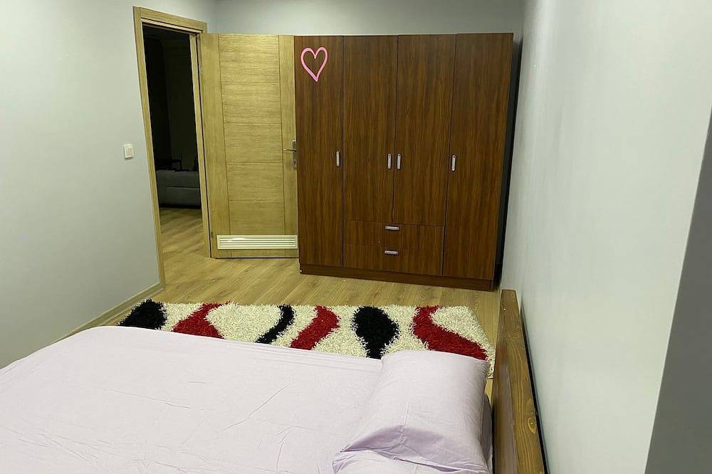 Entire apartment, Cozy 2-bedroom condo with Ac, fitness room, Wifi in lovely Istanbul in Istanbul, Marmara region