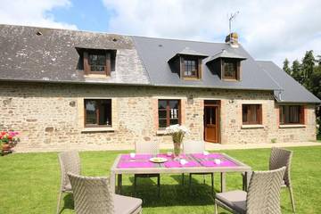 Gîte pour 6 personnes, avec jardin à Passais